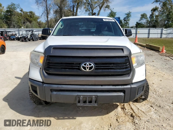 2016 Toyota Tundra SR z VIN 5TFRM5F14GX096547, wystawiony jako Copart lot #48736635 z przebiegiem 130 236 mil mil oraz Szkoda całkowita • Salvage title. Historia ofert i sprzedaży dostępna na DreamBid. Obrazek 5.