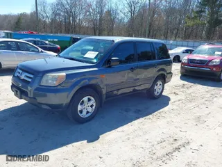 2006 Honda Pilot LX with VIN 5FNYF18106B029559, listed as a IAAI auction lot 41577540 with 353,109 mi miles. Bid and sale history available at carsss.com. Image 2.