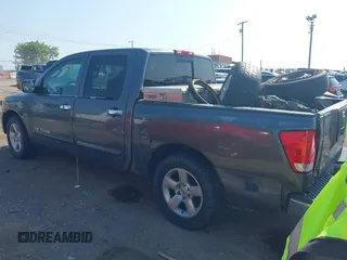2004 Nissan Titan SE z VIN 1N6AA07A64N548266, wystawiony jako IAAI lot #42596026 z przebiegiem 204 226 mil mil oraz . Historia ofert i sprzedaży dostępna na DreamBid. Obrazek 3.
