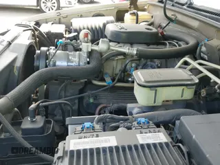 2000 Chevrolet Silverado 3500 z VIN 1GCGC33J0YF423603, wystawiony jako IAAI lot #42442765 z przebiegiem 116 758 mil mil oraz . Historia ofert i sprzedaży dostępna na DreamBid. Obrazek 20.