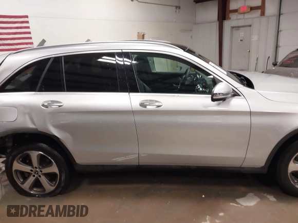 2020 Mercedes-Benz GLC 300 z VIN WDC0G8EB9LF686846, wystawiony jako IAAI lot #41371940 z przebiegiem 64 188 mil mil oraz . Historia ofert i sprzedaży dostępna na DreamBid. Obrazek 13.
