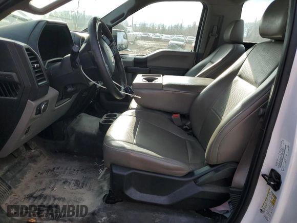 2016 Ford F-150 XL z VIN 1FTMF1C88GKF10862, wystawiony jako Copart lot #85302204 z przebiegiem 159 965 mil mil oraz Szkoda całkowita • Salvage title. Historia ofert i sprzedaży dostępna na DreamBid. Obrazek 7.