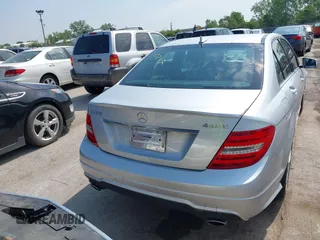 2013 Mercedes-Benz C 300 Sport z VIN WDDGF8AB1DR292986, wystawiony jako IAAI lot #42430247 z przebiegiem 105 105 mil mil oraz . Historia ofert i sprzedaży dostępna na DreamBid. Obrazek 16.