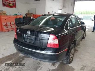 2005 Volkswagen Passat GLS with VIN WVWAD63B55P037732, listed as a IAAI auction lot 42330922 with 119,157 mi miles and . Bid and sale history available at DreamBid. Image 4.