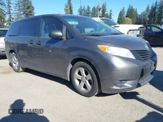2013 Toyota Sienna L with VIN 5TDZK3DC1DS400675, listed as a IAAI auction lot 42053231 with 85,070 mi miles. Bid and sale history available at carsss.com. Image 1.