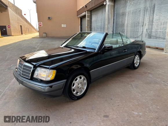 1995 Mercedes-Benz E 320 with VIN WDBEA66E8SC239370, listed as a Copart auction lot 55871605 with 119,102 mi miles and Salvage Title. Bid and sale history available at DreamBid. Image 2.