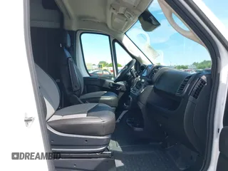 2025 Ram ProMaster Cargo Tradesman with VIN 3C6LRVDG5SE519201, listed as a IAAI auction lot 42207796 with 9,624 mi miles and . Bid and sale history available at DreamBid. Image 5.