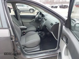 2007 Ford Focus S with VIN 1FAFP37N67W221172, listed as a IAAI auction lot 41948604 with 149,564 mi miles and . Bid and sale history available at carsss.com. Image 5.