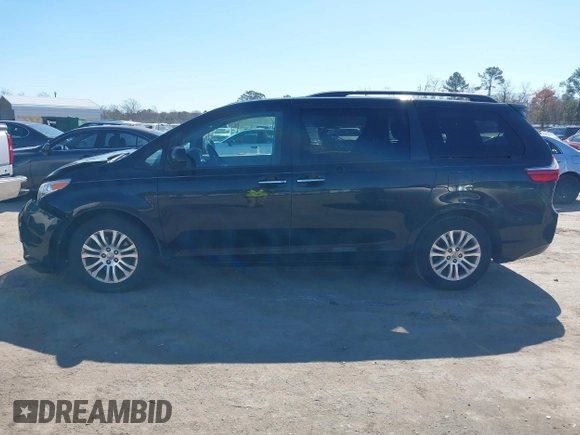2017 Toyota Sienna XLE Auto Access Seat with VIN 5TDYZ3DC0HS833692, listed as a IAAI auction lot 41810308 with 112,806 mi miles. Bid and sale history available at carsss.com. Image 14.