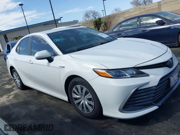 2021 Toyota Camry Hybrid LE with VIN 4T1C31AK4MU549057, listed as a IAAI auction lot 41686552 with 43,051 mi miles. Bid and sale history available at carsss.com. Image 14.