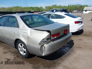 1998 Lexus ES 300 Luxury Sport Sdn with VIN JT8BF28G1W5049917, listed as a IAAI auction lot 42093778 with 331,253 mi miles. Bid and sale history available at carsss.com. Image 6.