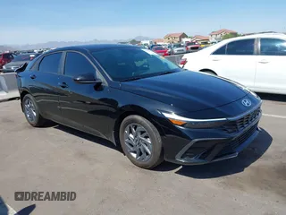 2024 Hyundai Elantra SEL с VIN KMHLM4DG7RU805561, выставлен на аукционе IAAI как лот 42292817 с пробегом 7 812 миль миль и . История ставок и продаж доступна на DreamBid. Изображение 1.