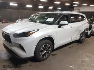 2022 Toyota Highlander XLE with VIN 5TDGZRBH5NS168930, listed as a IAAI auction lot 41913580 with 16,762 mi miles. Bid and sale history available at carsss.com. Image 17.