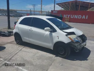 2007 Toyota Yaris z VIN JTDJT923075084647, wystawiony jako IAAI lot #42014903 z przebiegiem 77 961 mil mil oraz . Historia ofert i sprzedaży dostępna na DreamBid. Obrazek 1.