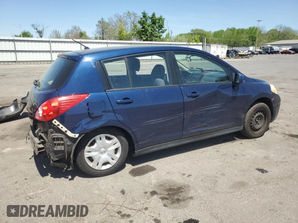 2008 Nissan Versa S z VIN 3N1BC13E48L464200, wystawiony jako Copart lot #55180675 z przebiegiem 90 854 mil mil oraz Szkoda całkowita • Salvage title. Historia ofert i sprzedaży dostępna na DreamBid. Obrazek 3.