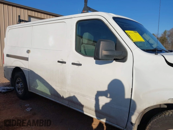 2016 Nissan NV SV z VIN 1N6BF0KM0GN810830, wystawiony jako IAAI lot #41421636 z przebiegiem 190 532 mil mil oraz . Historia ofert i sprzedaży dostępna na DreamBid. Obrazek 13.
