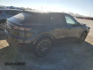 2023 Porsche Cayenne z VIN WP1BA2AY7PDA25775, wystawiony jako Copart lot #82593704 z przebiegiem 24 220 mil mil oraz Szkoda całkowita • Salvage title. Historia ofert i sprzedaży dostępna na DreamBid. Obrazek 3.