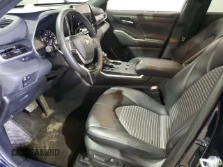 2024 Toyota Highlander LE z VIN 5TDKDRAH1RS537296, wystawiony jako Copart lot #57558595 z przebiegiem 34 682 mil mil oraz Czysty tytuł • Clean title. Historia ofert i sprzedaży dostępna na DreamBid. Obrazek 7.