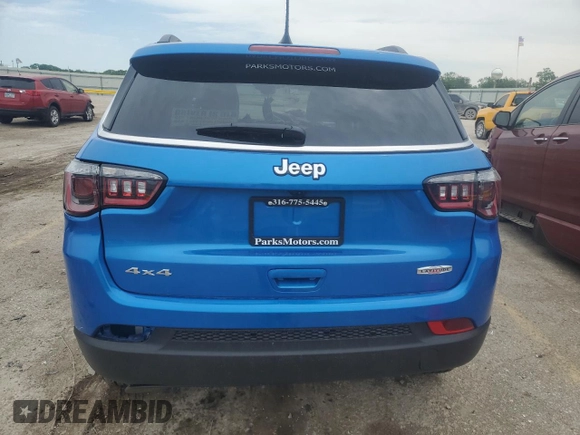 2025 Jeep Compass Latitude z VIN 3C4NJDBN2ST549479, wystawiony jako Copart lot #54985365 z przebiegiem 3 137 mil mil oraz Szkoda całkowita • Salvage title. Historia ofert i sprzedaży dostępna na DreamBid. Obrazek 6.