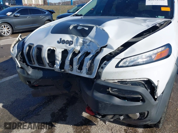 2018 Jeep Cherokee Trailhawk with VIN 1C4PJMBX7JD550173, listed as a IAAI auction lot 41094306 with 74,128 mi miles. Bid and sale history available at carsss.com. Image 6.