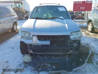 2007 Ford Escape XLT with VIN 1FMCU03127KA61978, listed as a IAAI auction lot 41371360 with 179,025 mi miles. Bid and sale history available at carsss.com. Image 12.