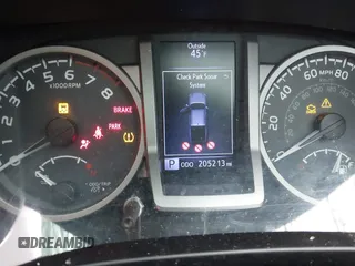 2017 Toyota Tacoma SR5 z VIN 3TMAZ5CN7HM043144, wystawiony jako IAAI lot #41758561 z przebiegiem 205 213 mil mil oraz . Historia ofert i sprzedaży dostępna na DreamBid. Obrazek 7.
