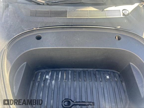 2023 Tesla Model 3 z VIN 5YJ3E1EA4PF555051, wystawiony jako IAAI lot #41500331 z przebiegiem 11 810 mil mil oraz . Historia ofert i sprzedaży dostępna na DreamBid. Obrazek 10.