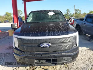 2024 Ford F-150 Lightning z VIN 1FTVW3L72RWG23113, wystawiony jako IAAI lot #41447854 z przebiegiem 1 917 mil mil oraz . Historia ofert i sprzedaży dostępna na DreamBid. Obrazek 12.