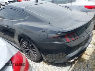 2024 Ford Mustang GT z VIN 1FA6P8CF5R5420461, wystawiony jako IAAI lot #42515797 z przebiegiem 28 636 mil mil oraz . Historia ofert i sprzedaży dostępna na DreamBid. Obrazek 3.