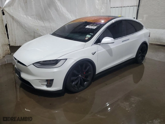 2019 Tesla Model X P100D with VIN 5YJXCBE4XKF181738, listed as a Copart auction lot 70425394 with NaN miles and Salvage Title. Bid and sale history available at carsss.com. Image 1.
