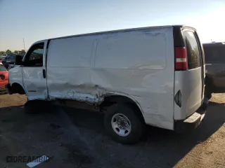 2003 GMC Savana Cargo Van with VIN 1GTGG25U031121692, listed as a Copart auction lot 70495844 with 57,614 mi miles and Salvage Title. Bid and sale history available at carsss.com. Image 2.
