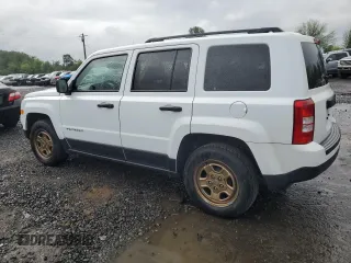 2016 Jeep Patriot Sport SE z VIN 1C4NJPBAXGD789861, wystawiony jako Copart lot #56783865 z przebiegiem 99 988 mil mil oraz Czysty tytuł • Clean title. Historia ofert i sprzedaży dostępna na DreamBid. Obrazek 2.