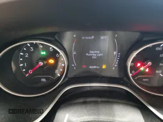 2020 Jeep Compass Altitude z VIN 3C4NJDBBXLT256470, wystawiony jako Copart lot #88228415 z przebiegiem 48 480 mil mil oraz Szkoda całkowita • Salvage title. Historia ofert i sprzedaży dostępna na DreamBid. Obrazek 9.
