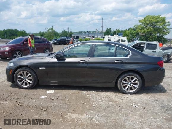 2014 BMW 5 Series 528i xDrive z VIN WBA5A7C55ED619855, wystawiony jako IAAI lot #42398223 z przebiegiem Nie podano mil oraz . Historia ofert i sprzedaży dostępna na DreamBid. Obrazek 13.