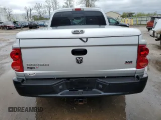 2005 Dodge Dakota Laramie z VIN 1D7HW58N95S200293, wystawiony jako Copart lot #56053075 z przebiegiem 104 769 mil mil oraz Szkody całkowita. Historia ofert i sprzedaży dostępna na DreamBid. Obrazek 6.