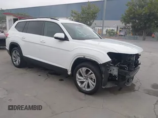 2022 Volkswagen Atlas SE z VIN 1V2WR2CA2NC517904, wystawiony jako IAAI lot #42110920 z przebiegiem 34 799 mil mil oraz . Historia ofert i sprzedaży dostępna na DreamBid. Obrazek 1.