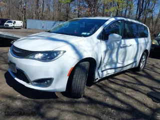 2017 Chrysler Pacifica Touring-L with VIN 2C4RC1BG7HR794768, listed as a IAAI auction lot 41827169 with 66,785 mi miles. Bid and sale history available at carsss.com. Image 2.