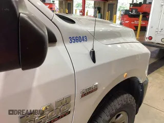 2018 Ram 2500 Tradesman z VIN 3C6UR4HJ8JG274627, wystawiony jako IAAI lot #42529921 z przebiegiem 152 686 mil mil oraz . Historia ofert i sprzedaży dostępna na DreamBid. Obrazek 1.