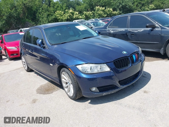 2011 BMW 3 Series 328i z VIN WBAPH7C56BE680769, wystawiony jako IAAI lot #42333900 z przebiegiem Nie podano mil oraz . Historia ofert i sprzedaży dostępna na DreamBid. Obrazek 1.