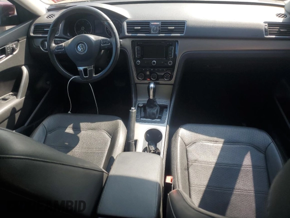 2014 Volkswagen Passat SE z VIN 1VWBN7A30EC084173, wystawiony jako Copart lot #58688645 z przebiegiem 141 726 mil mil oraz Szkoda całkowita • Salvage title. Historia ofert i sprzedaży dostępna na DreamBid. Obrazek 8.