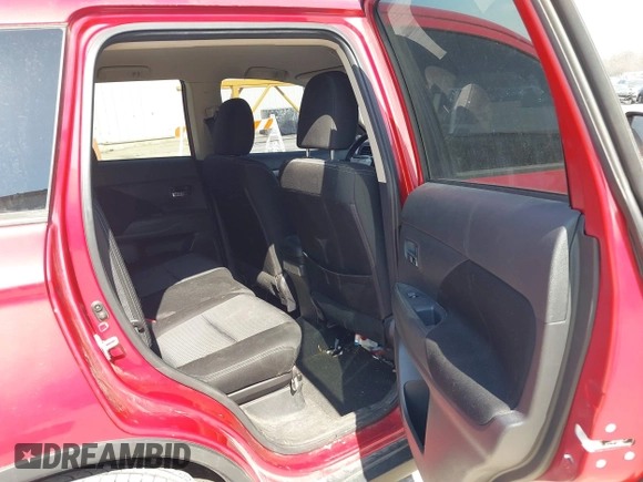 2018 Mitsubishi Outlander ES z VIN JA4AD2A39JZ055230, wystawiony jako IAAI lot #41786868 z przebiegiem 95 597 mil mil oraz . Historia ofert i sprzedaży dostępna na DreamBid. Obrazek 8.