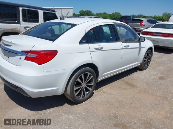 2014 Chrysler 200 Touring z VIN 1C3CCBBB6EN175625, wystawiony jako IAAI lot #42275517 z przebiegiem 119 125 mil mil oraz . Historia ofert i sprzedaży dostępna na DreamBid. Obrazek 4.