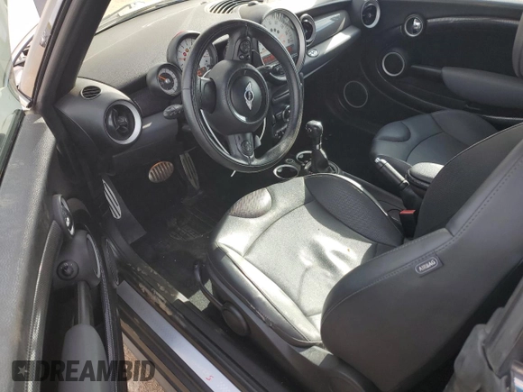 2012 MINI Convertible S z VIN WMWZP3C58CT250629, wystawiony jako Copart lot #57265655 z przebiegiem 99 216 mil mil oraz Szkoda całkowita • Salvage title. Historia ofert i sprzedaży dostępna na DreamBid. Obrazek 8.