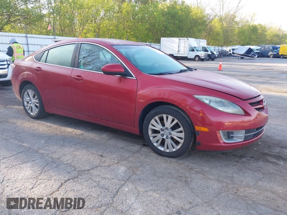 2009 Mazda 6 i Touring with VIN 1YVHP82A095M25943, listed as a IAAI auction lot 42197635 with 208,363 mi miles. Bid and sale history available at carsss.com. Image 1.