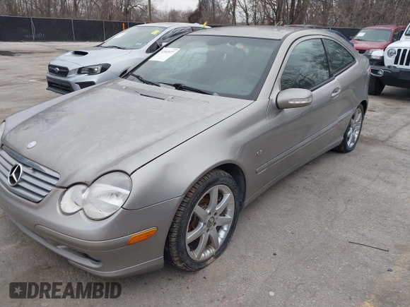 2003 Mercedes-Benz C 230 Kompressor z VIN WDBRN40J63A480020, wystawiony jako IAAI lot #41502077 z przebiegiem 188 774 mil mil oraz . Historia ofert i sprzedaży dostępna na DreamBid. Obrazek 2.