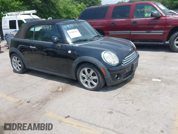 2010 MINI Convertible z VIN WMWMR3C51ATU97251, wystawiony jako IAAI lot #42408143 z przebiegiem 117 315 mil mil oraz . Historia ofert i sprzedaży dostępna na DreamBid. Obrazek 1.