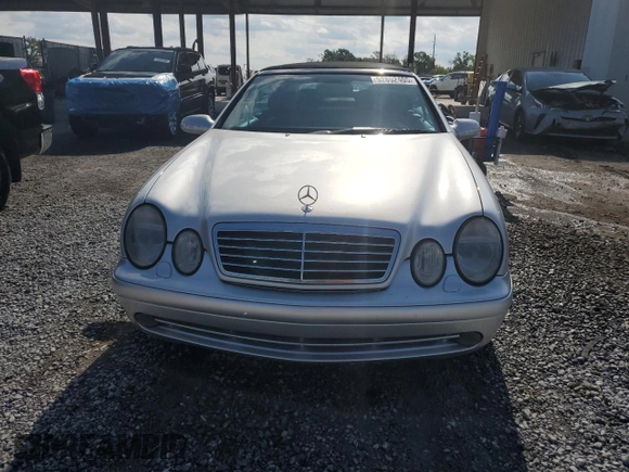 2000 Mercedes-Benz CLK 320/430 z VIN WDBLK70G4YT035047, wystawiony jako Copart lot #52852405 z przebiegiem 141 197 mil mil oraz Szkoda całkowita • Salvage title. Historia ofert i sprzedaży dostępna na DreamBid. Obrazek 5.
