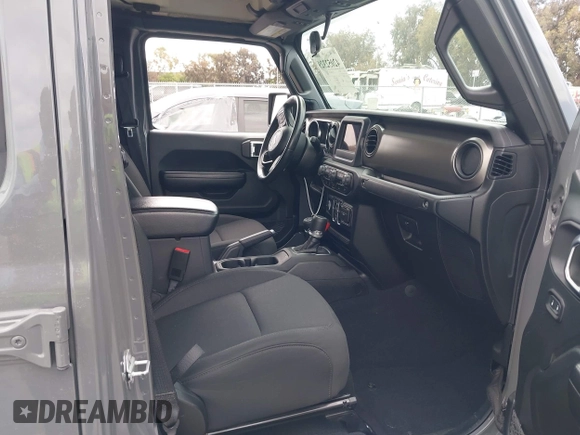 2020 Jeep Gladiator Sport S z VIN 1C6HJTAG4LL153441, wystawiony jako IAAI lot #42052329 z przebiegiem 34 660 mil mil oraz . Historia ofert i sprzedaży dostępna na DreamBid. Obrazek 5.