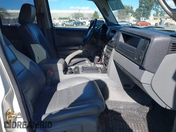2007 Jeep Commander Sport z VIN 1J8HH48K27C510392, wystawiony jako IAAI lot #41793028 z przebiegiem 139 686 mil mil oraz . Historia ofert i sprzedaży dostępna na DreamBid. Obrazek 5.