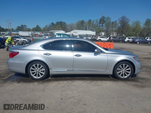 2010 Lexus LS 460 z VIN JTHCL5EFXA5006440, wystawiony jako IAAI lot #41988811 z przebiegiem 162 599 mil mil oraz . Historia ofert i sprzedaży dostępna na DreamBid. Obrazek 14.